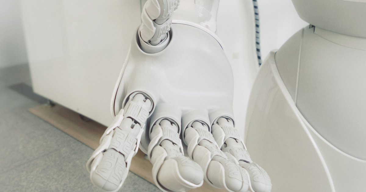 GEO: mão robótica de inteligência artificial